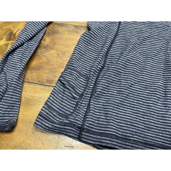 Lululemon Run Turn Around Shirt Womens 6 Gray Black Striped Long Sleeve - Picture 8 of 9